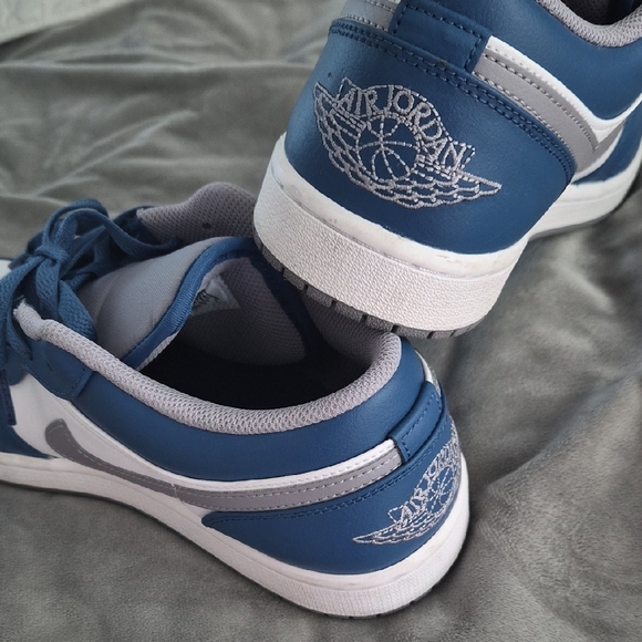 Nike Men's Blue and White Sneakers - Picture 3 of 4